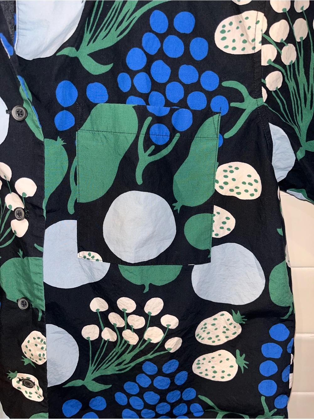 RARE Uniqlo x Marimekko Limited Edition Fruit Print Button-Up Shirt Sz XS - Picture 4 of 9